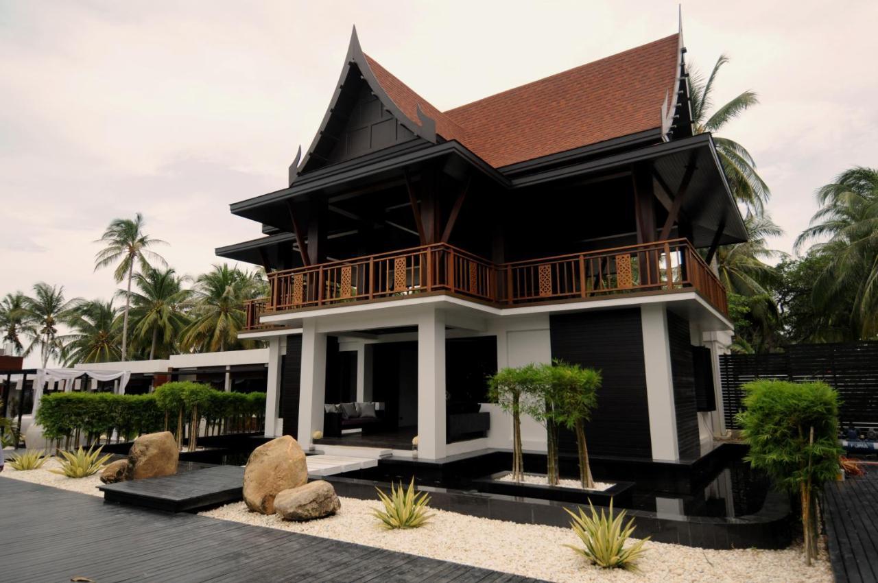 Aava Y Khanom